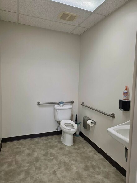 More Photos Of 630 Brooker Creek Blvd, Oldsmar Service For Sale