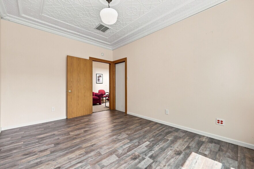 More Photos Of 44 Main St, Kingston Office For Lease