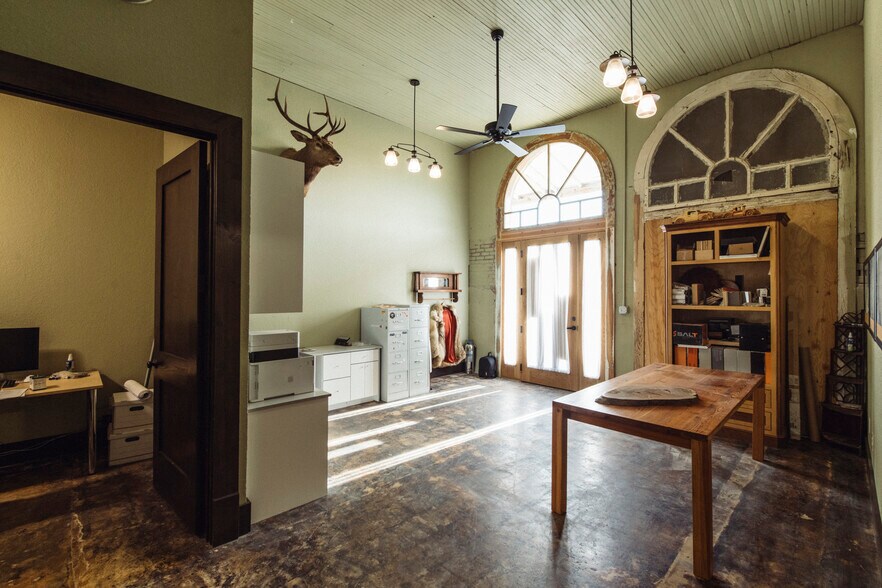 More Photos Of 75 Main St, Maxwell Warehouse For Lease