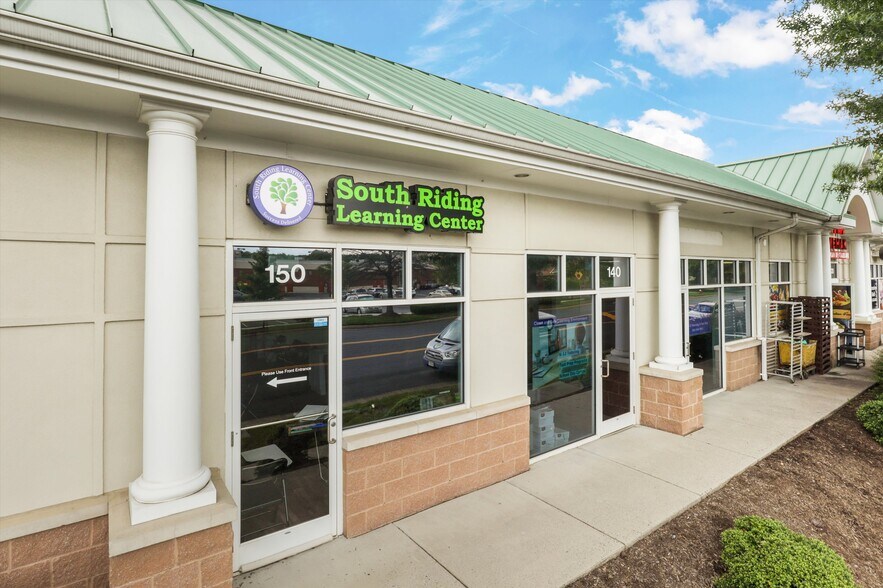 Primary Photo Of 43053 Pemberton Sq, Chantilly Unknown For Lease