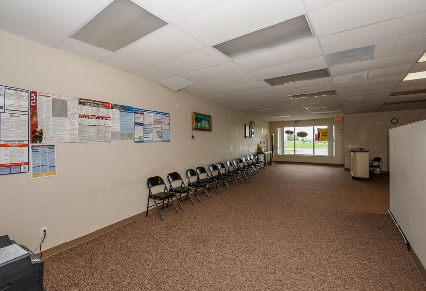 2000 Wiley Blvd SW, Cedar Rapids, IA 52404 General Retail For Sale