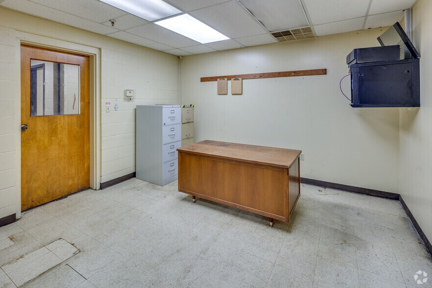 More Photos Of 1070 E Main St, Lake City Industrial For Lease