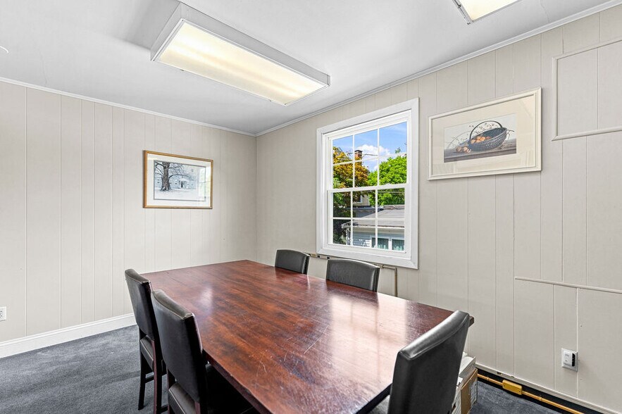 More Photos Of 17 Orchard St, New Bedford Office For Sale