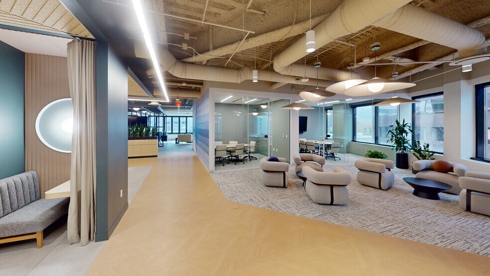 More Photos Of 1 N Central Ave, Phoenix Office For Lease