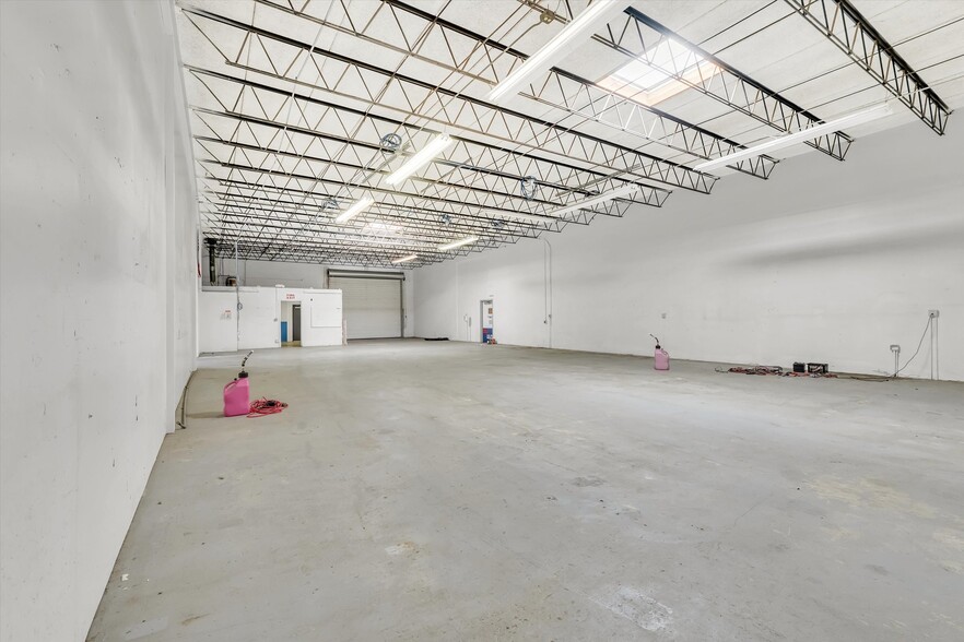 More Photos Of 224 NE 32nd Ct, Oakland Park Warehouse For Sale
