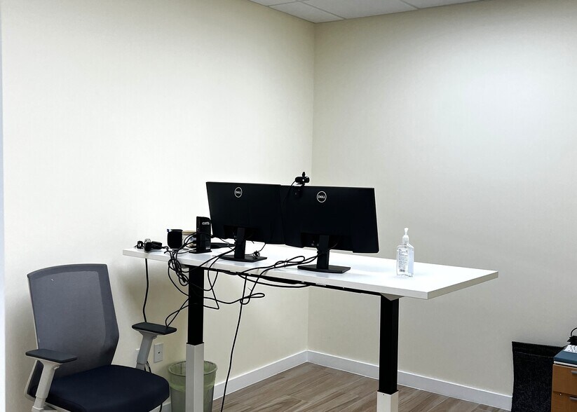 More Photos Of 35 SW 12th Ave, Dania Beach Distribution For Sale