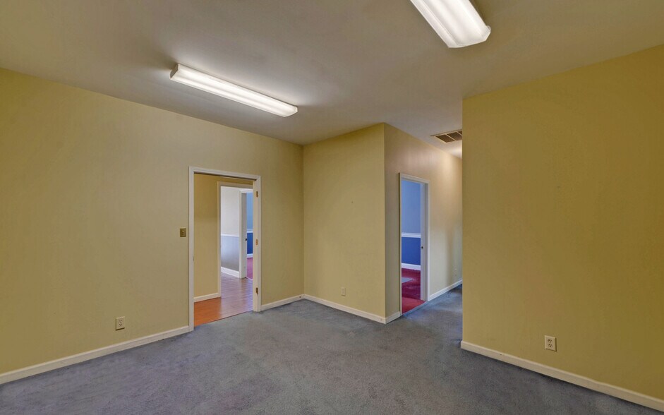More Photos Of 131 W Savannah St, Toccoa Office For Lease