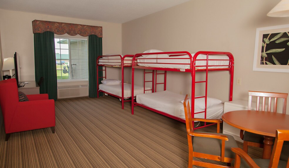 More Photos Of 1801 Cabelas Ln, Prairie Du Chien Hotel For Sale