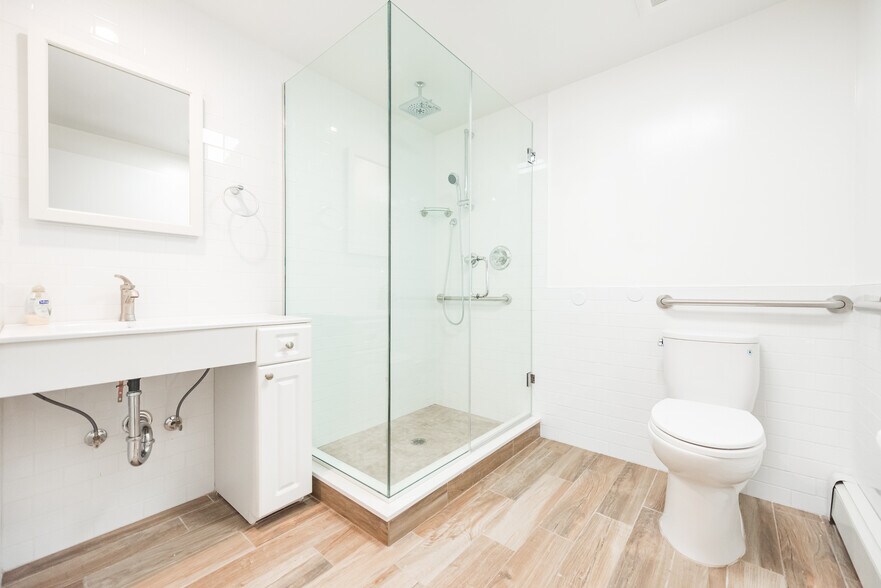 More Photos Of 2276 S Merrick Ave, Merrick Medical For Lease