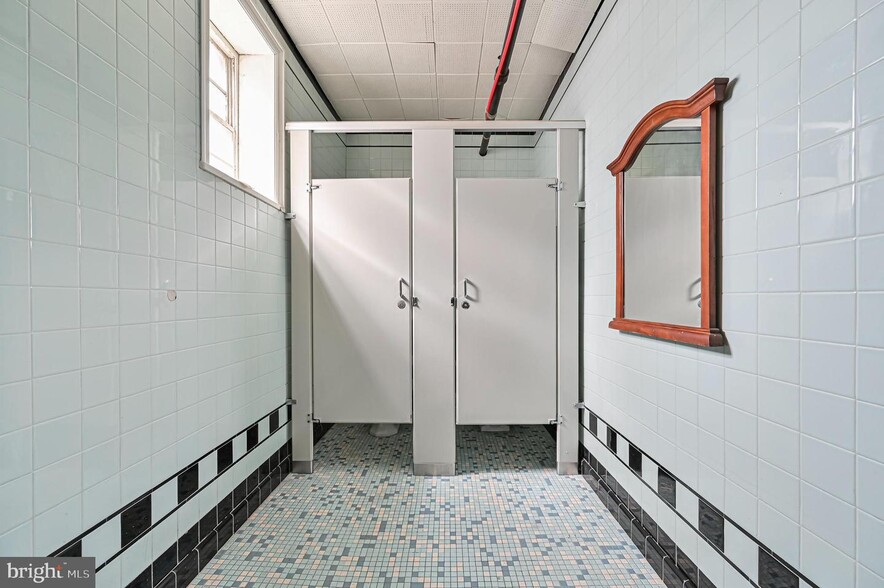 More Photos Of 13 N East Blvd, Vineland Flex For Lease