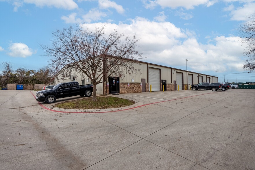 More Photos Of 12124 S Pipeline Rd, Euless Industrial For Lease