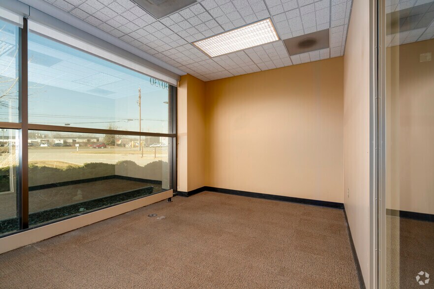 More Photos Of 30730 Groesbeck Hwy, Roseville Bank For Sale