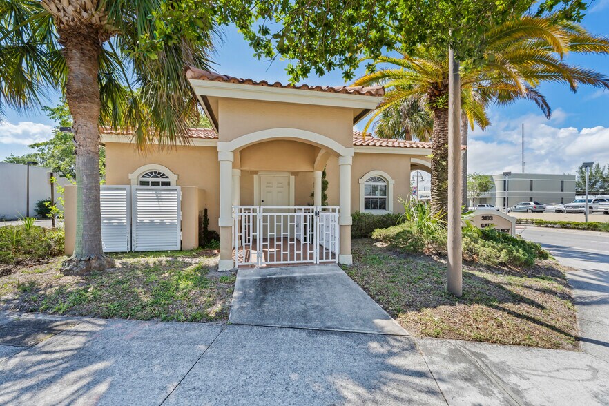 More Photos Of 3193 SE Dixie Hwy, Stuart Office For Sale
