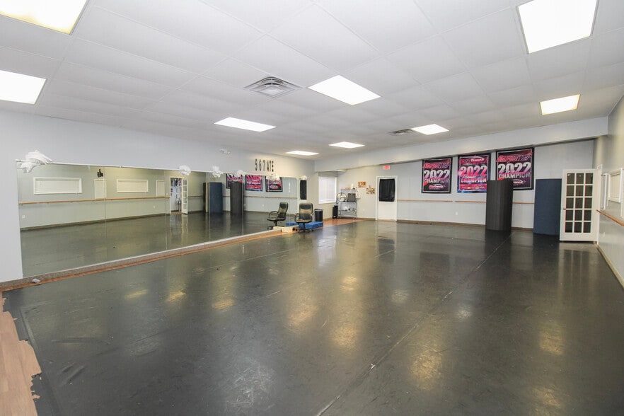 More Photos Of 2801 Columbus Ave, Sandusky Freestanding For Sale