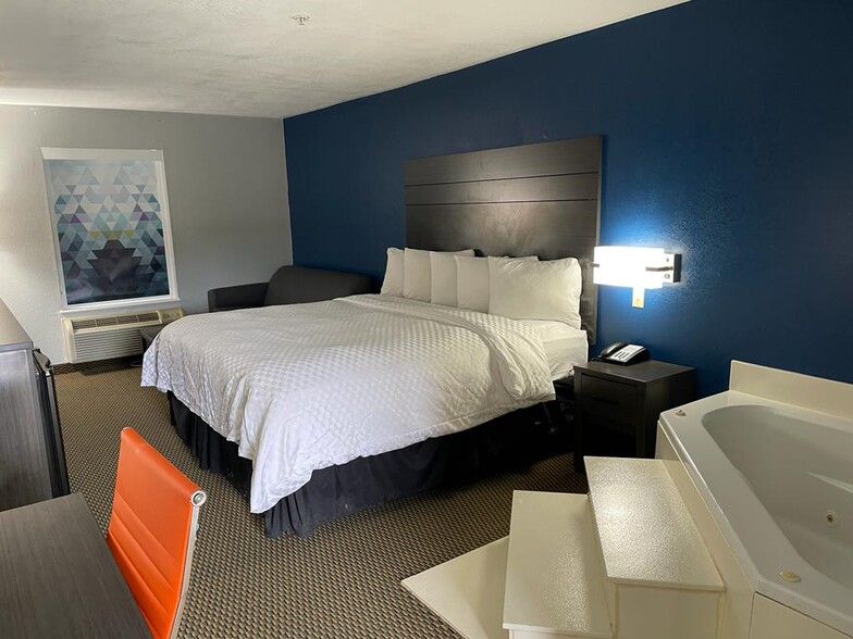 More Photos Of 1408 E Church St, Warren Hotel For Sale