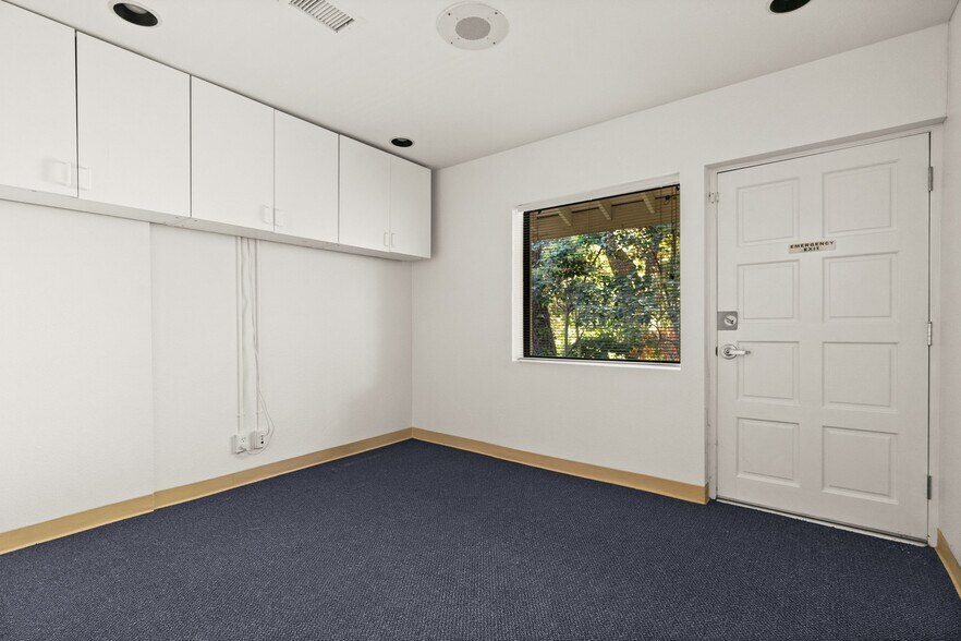 More Photos Of 386-398 Lombard St, Thousand Oaks Medical For Lease