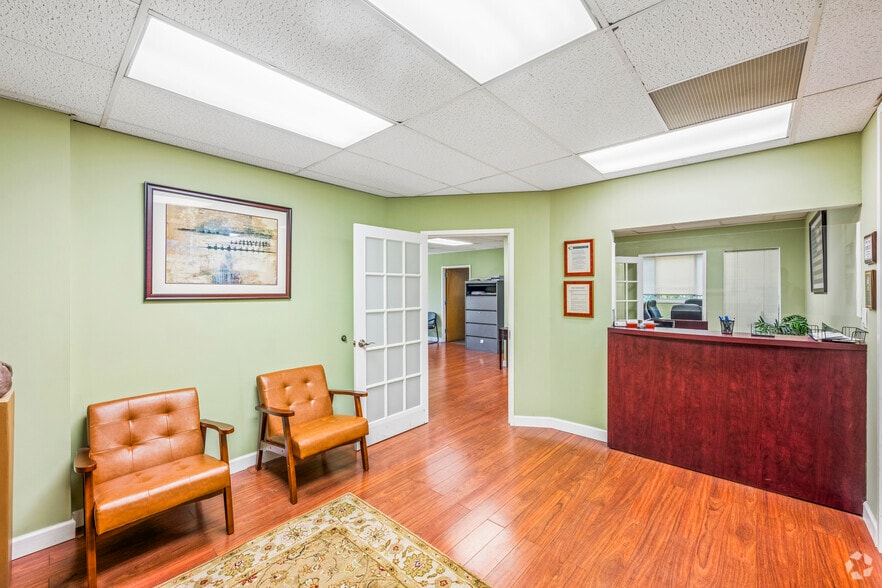 More Photos Of 265 Post Ave, Westbury Medical For Lease