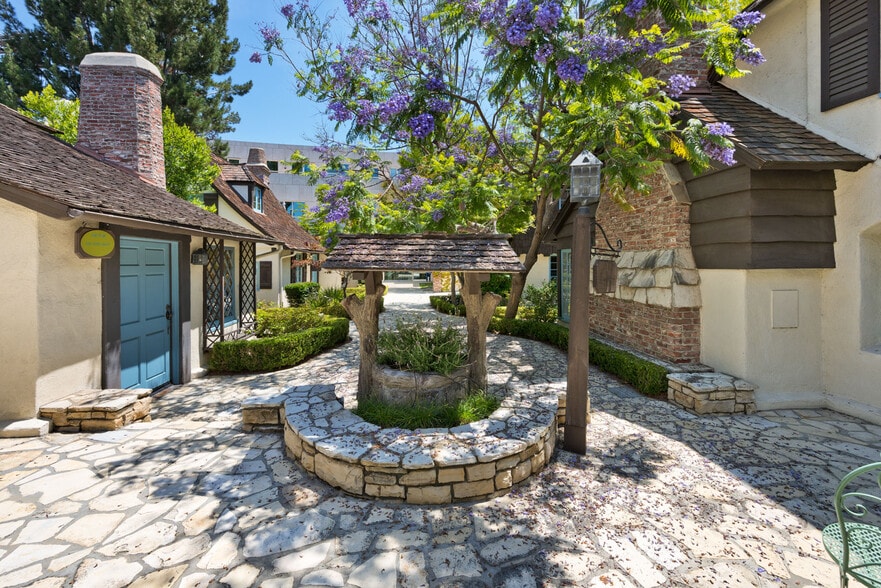 More Photos Of 10669-10685 Santa Monica Blvd, Los Angeles Office For Lease