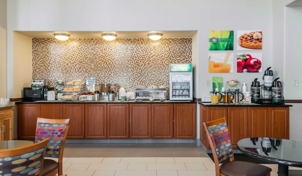 More Photos Of 6100 Iliff Rd NW, Albuquerque Hotel For Sale