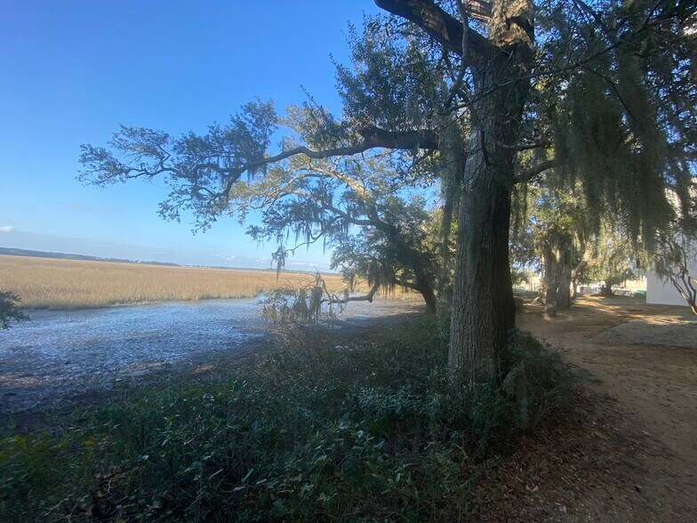 More Photos Of 2201 Boundary St, Beaufort Loft Creative Space For Sale