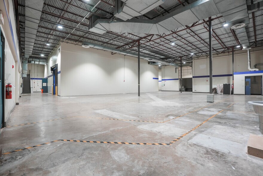 More Photos Of 10410 Corporate Dr, Sugar Land Research And Development For Lease