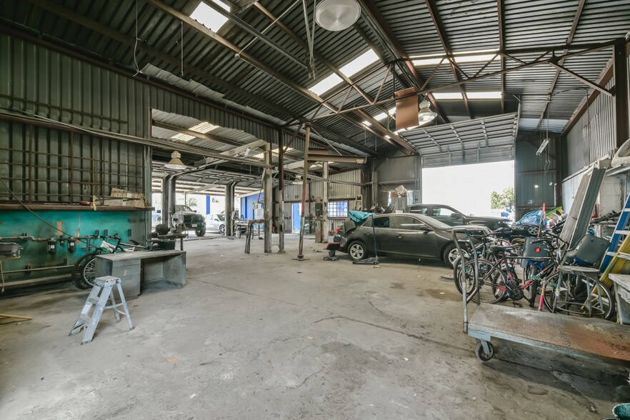 More Photos Of 1106 Wayside Dr, Houston Auto Repair For Sale