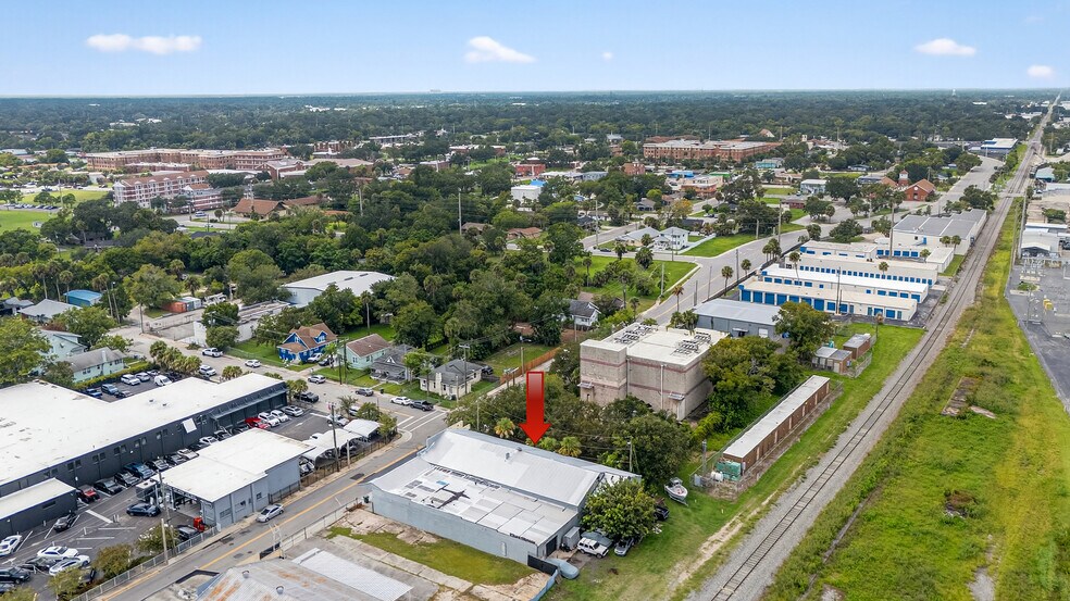 More Photos Of 117 N Charles St, Daytona Beach Warehouse For Sale