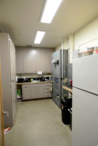 More Photos Of 390 W Standley St, Ukiah Office For Lease