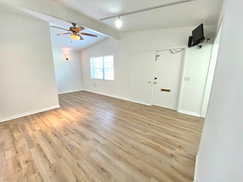 More Photos Of 1985 31st Ave, Vero Beach Office For Sale