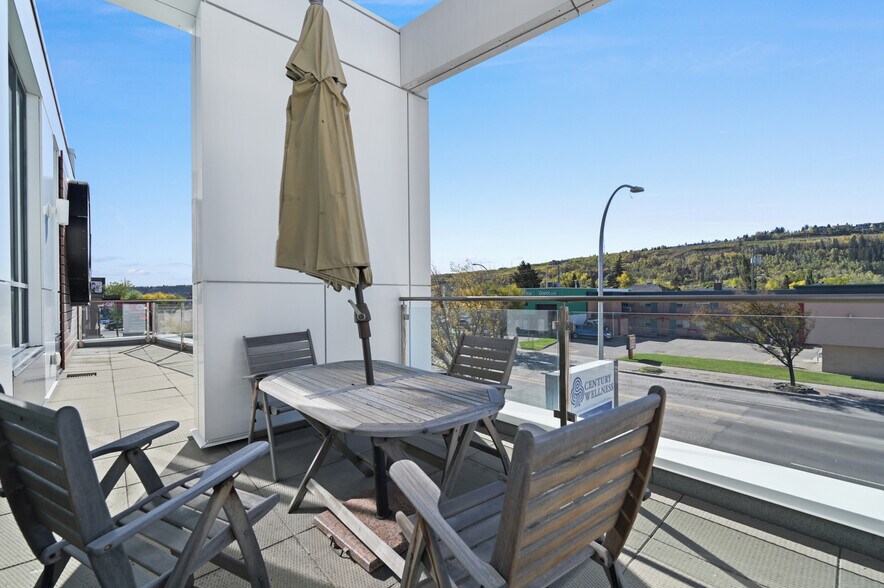More Photos Of 4620-4624 16 Av NW, Calgary Medical For Lease