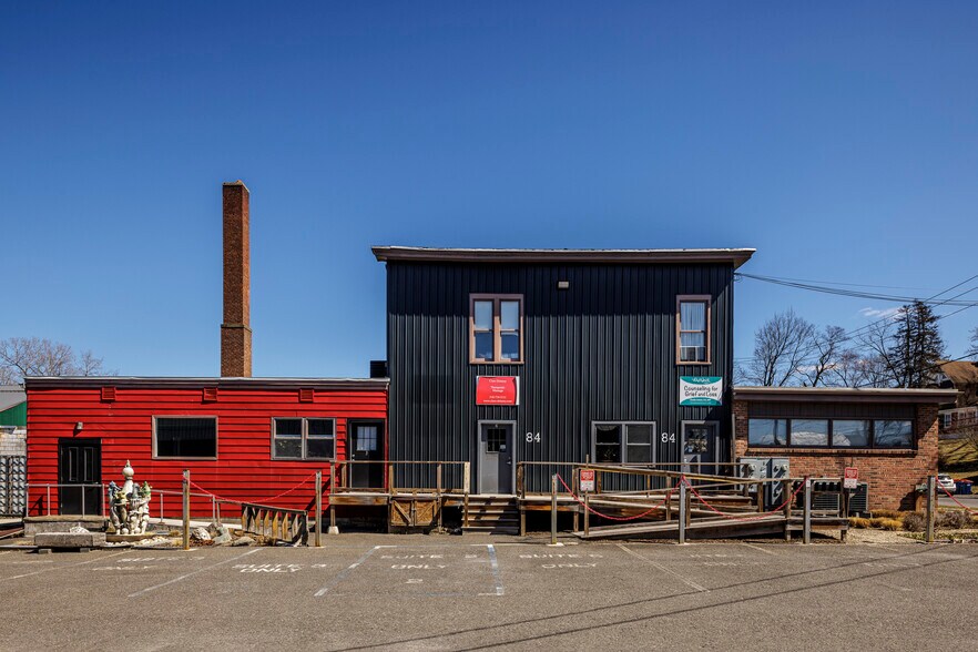 More Photos Of 78 Green St, Hudson Freestanding For Sale