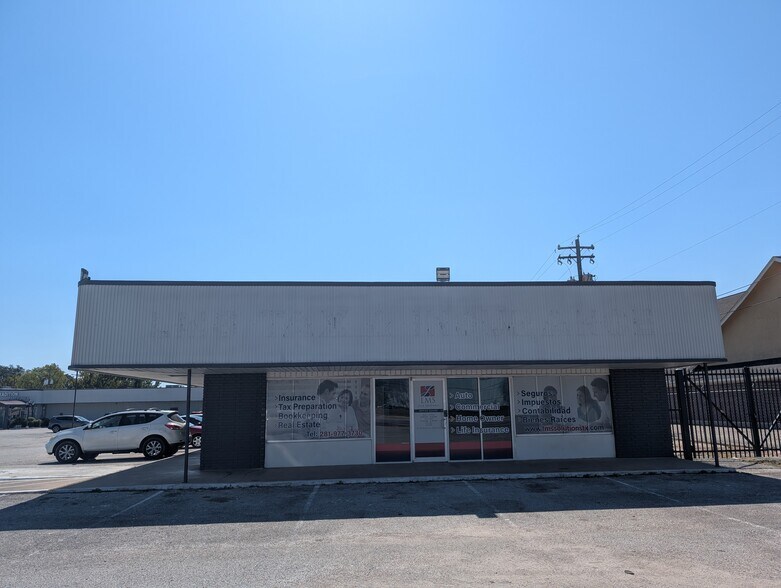 More Photos Of 100 E Little York Rd, Houston Unknown For Lease