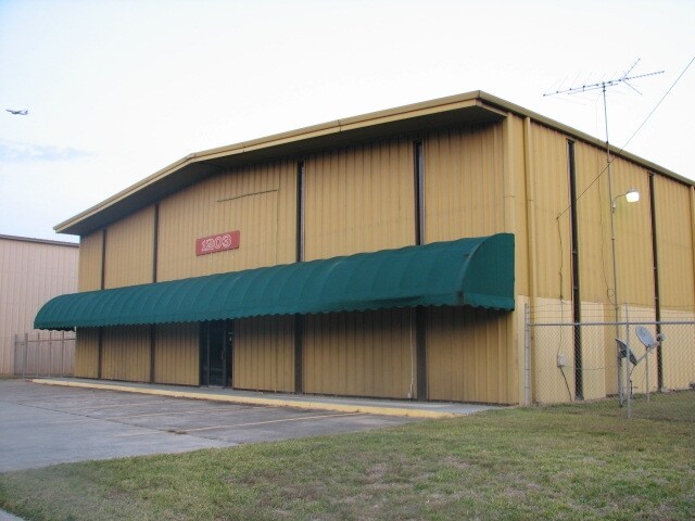 Primary Photo Of 1203 S Houston Ave, Humble Light Distribution For Sale