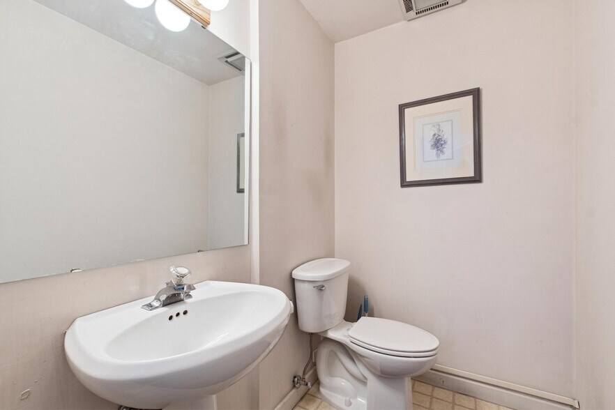 More Photos Of 327 Spokane Ave, Whitefish Flex For Sale