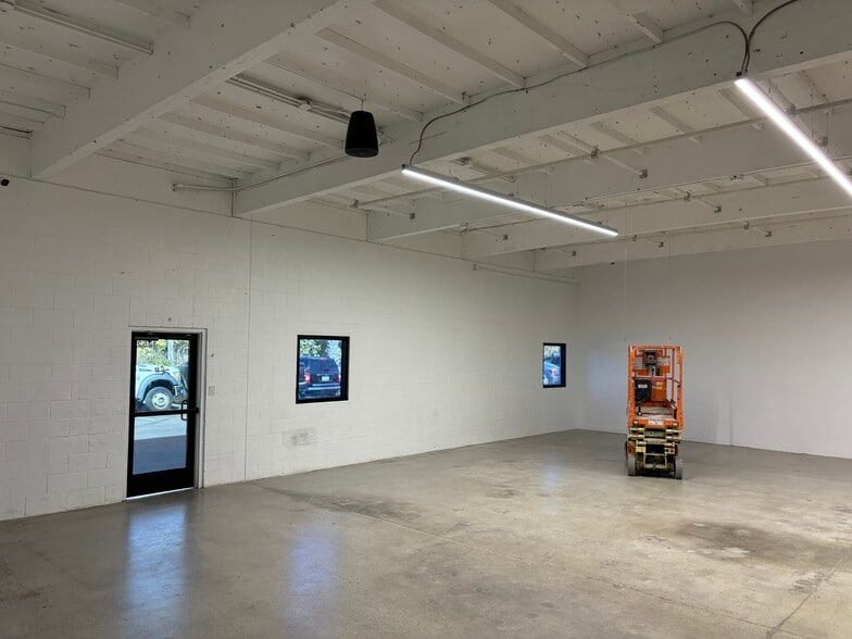 More Photos Of 1250-1264 Industrial Ave, Escondido Warehouse For Lease