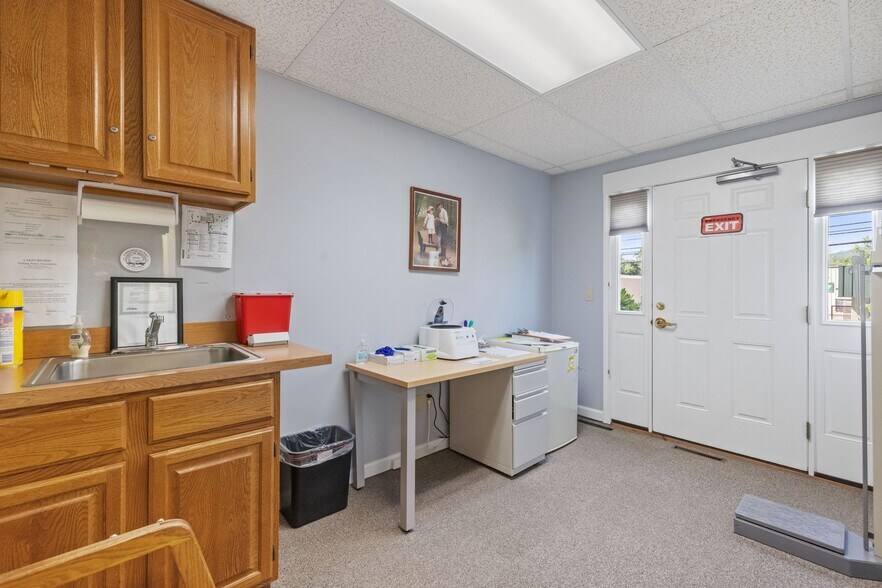More Photos Of 214 Lake St, Bristol Office For Sale