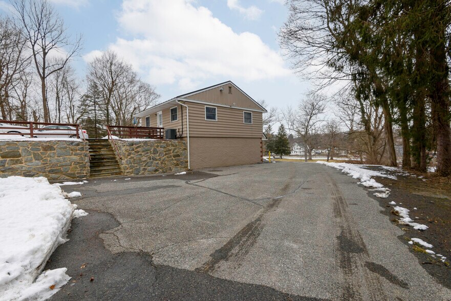 More Photos Of 166 Rosehill Ave, West Grove Multifamily For Sale