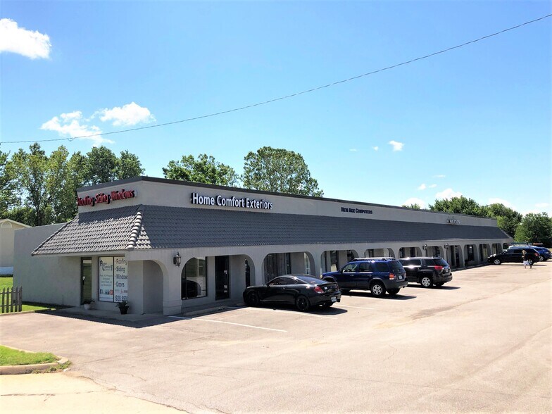 More Photos Of 7821-7833 Mexico Rd, Saint Peters Unknown For Lease