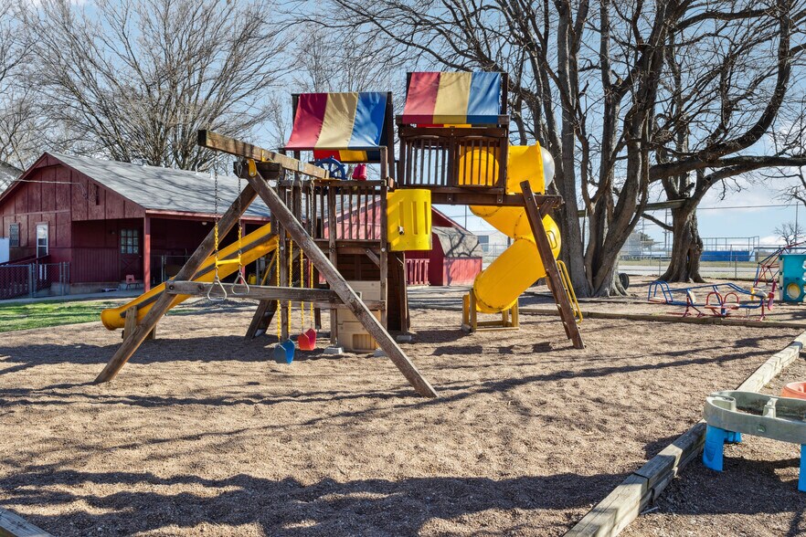 More Photos Of 235 Pine St, Oologah Daycare Center For Sale