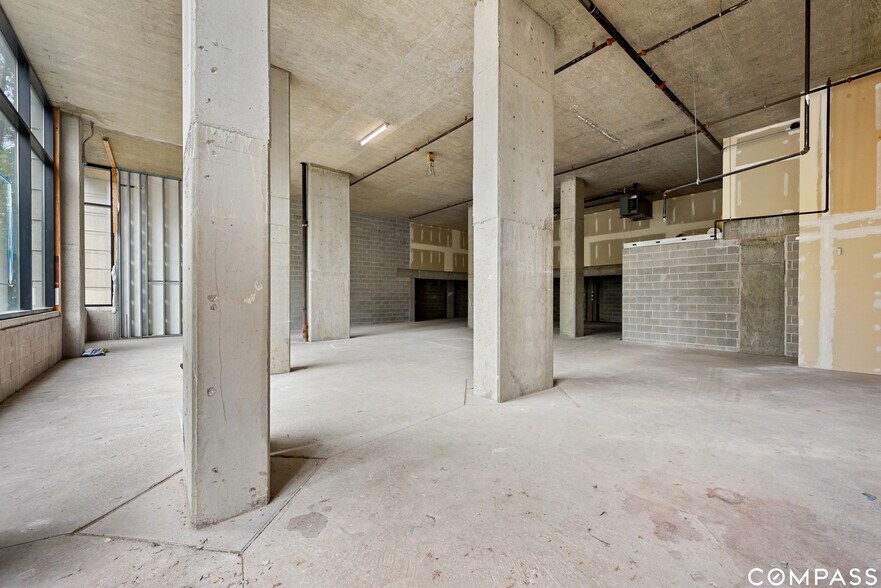More Photos Of 828 W Grace St, Chicago Apartments For Lease