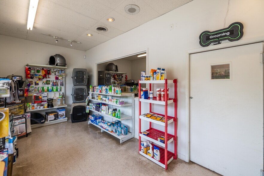 More Photos Of 200 N Main St, Duncanville Storefront Retail Office For Sale