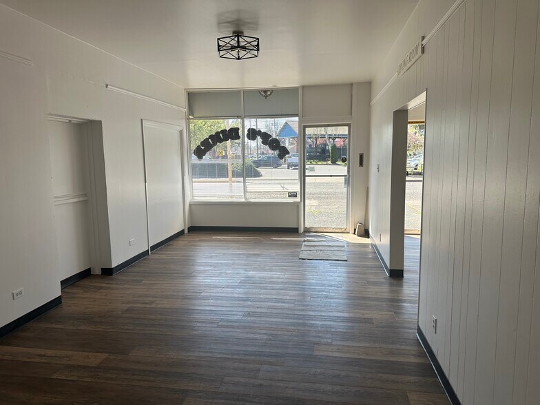 More Photos Of 510-520 Greenwood St, Junction City Restaurant For Sale