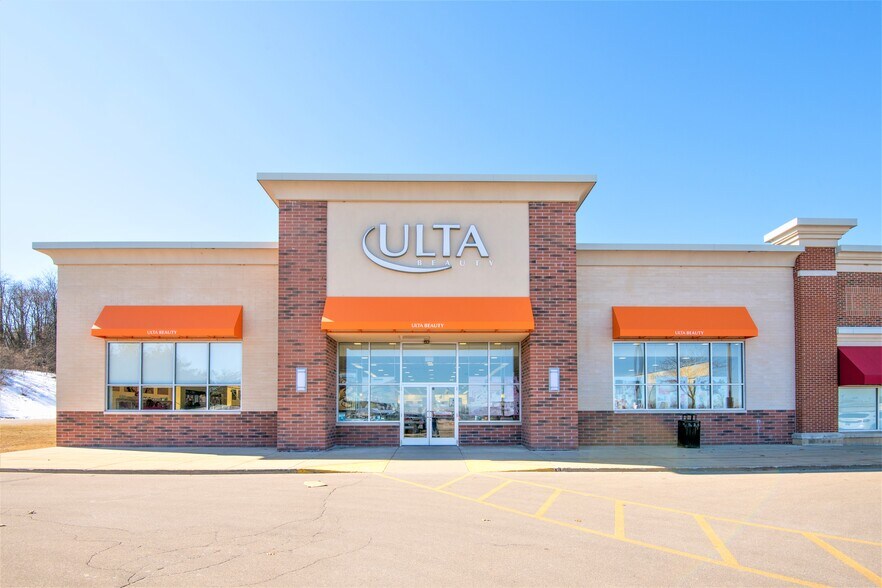 More Photos Of 3165 Alpine Ave, Grand Rapids Storefront For Lease