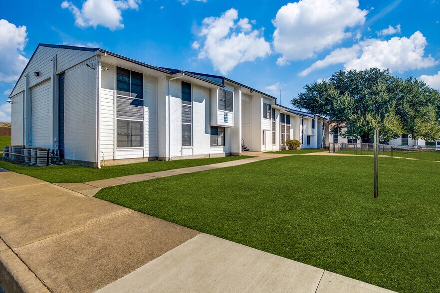 More Photos Of 834 Timberlake Dr, Arlington Apartments For Sale