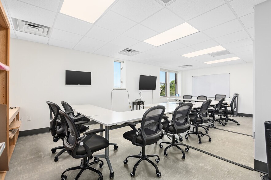 More Photos Of 53 S French Broad Ave, Asheville Medical For Lease