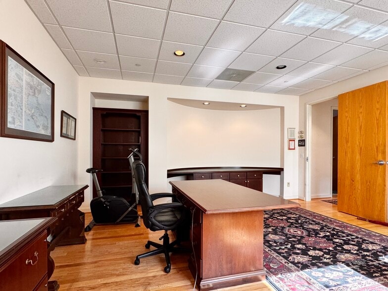 More Photos Of 684 Berkmar Cir, Charlottesville Office For Lease