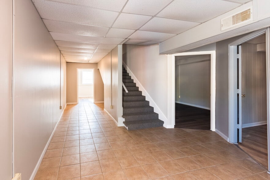 More Photos Of 1044 Baxter St, Athens Freestanding For Sale