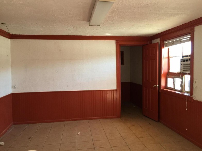 More Photos Of 7735 Lettie St, Houston Auto Salvage Facility For Lease