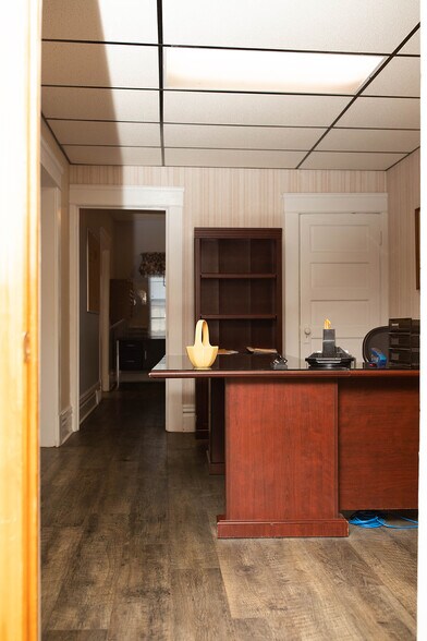 More Photos Of 413 27th St, Vienna Office Residential For Lease