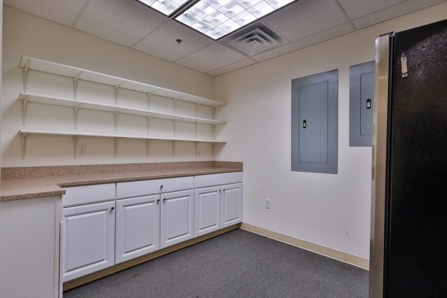 More Photos Of 1425 Mountain Dr N, Bethlehem Office For Sale